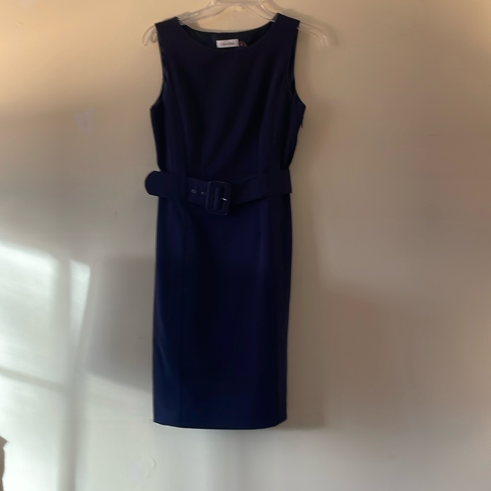 Calvin Klein Size 2 Belted Business Sheath Dress. Navy blue.